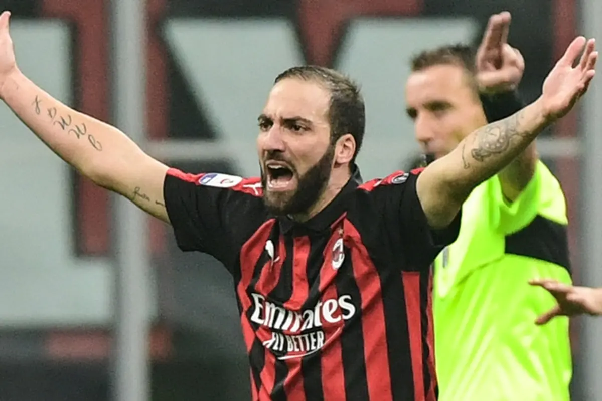 Penyerang AC Milan, Gonzalo Higuain.