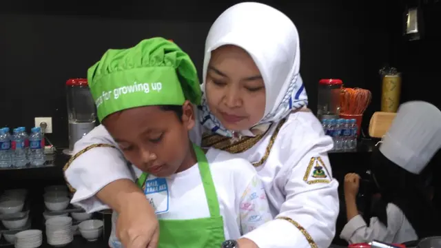 Memasak dibimbing koki