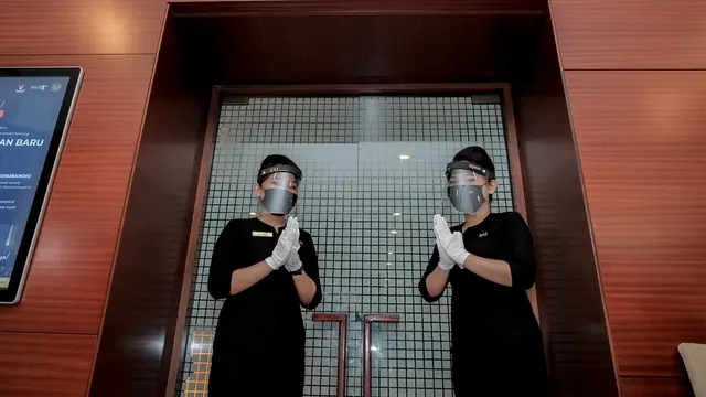 Petugas Cinema XXI. (Foto: atas perkenan Biro Komunikasi Kemenparekraf RI)
