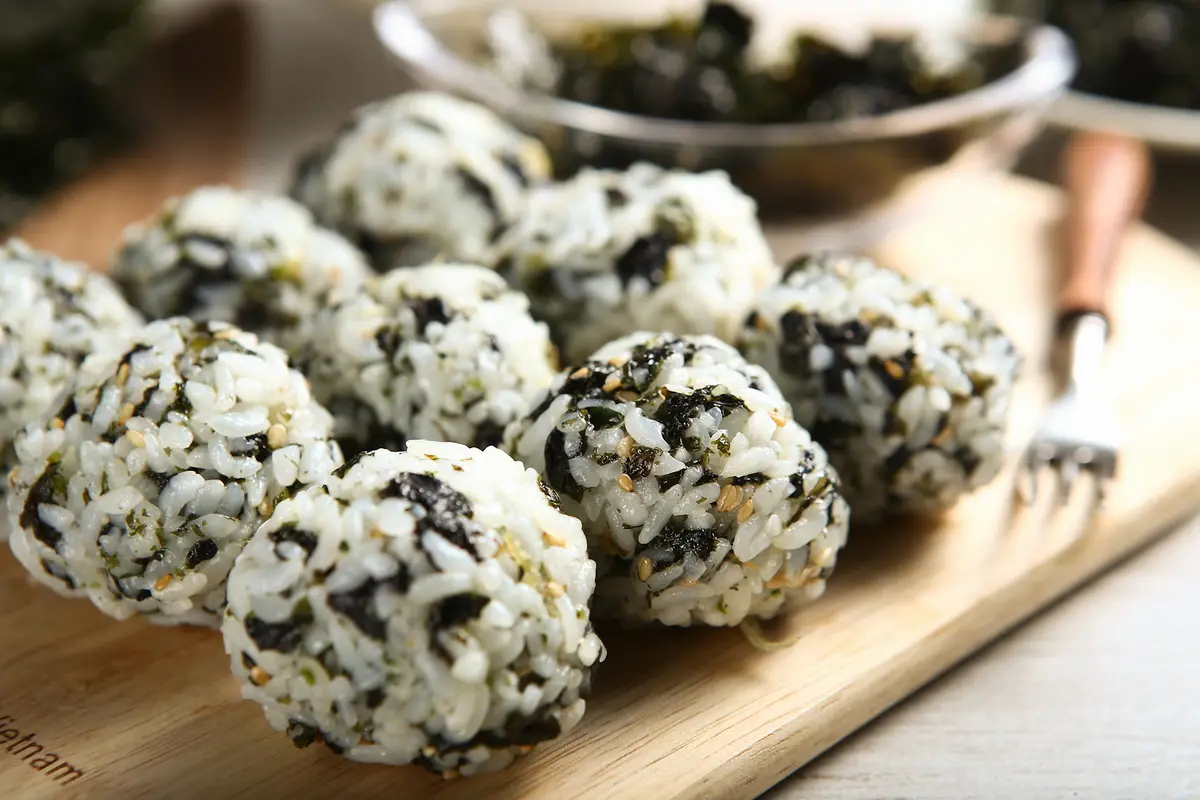 Resep Nasi Kepal Tuna Rumput Laut