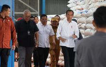 Tinjau Gudang Bulog di Lubuklinggau, Jokowi Pastikan Kelanjutan Bantuan Pangan