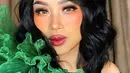 3. Kalau ini, Titi Dj tampil dengan gaya makeup Igari dari Jepang yang menonjolkan rona bold pada pipi dan bawah mata.  (Instagram/ti2dj).