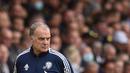 Marcelo Bielsa - Guru Pep Guardiola ini mulai menahkodai Leeds United sejak Juli 2018. Di bawah kendalinya, Leeds United mampu bersaing di Premier League dan menjadi momok bagi klub-klub papan atas Liga Inggris. (AFP/Oli Scarff)