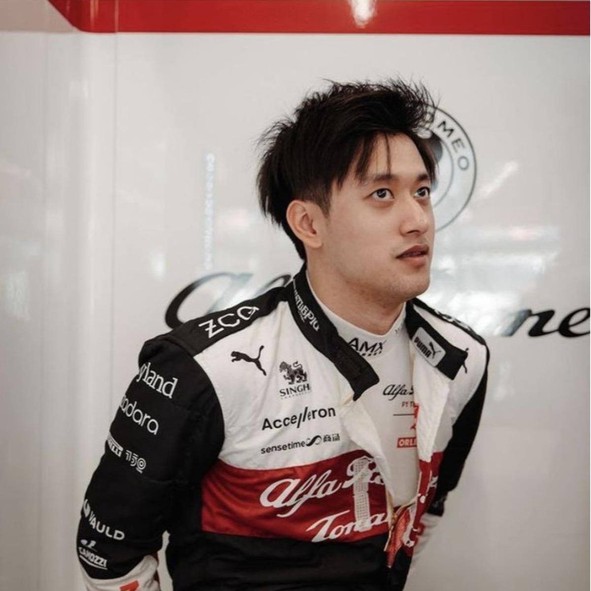 Potret Zhou Guanyu