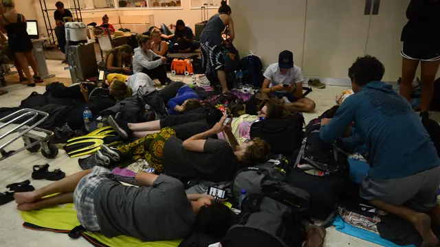Wisatawan Mancanegara Terlantar di Bandara Lombok