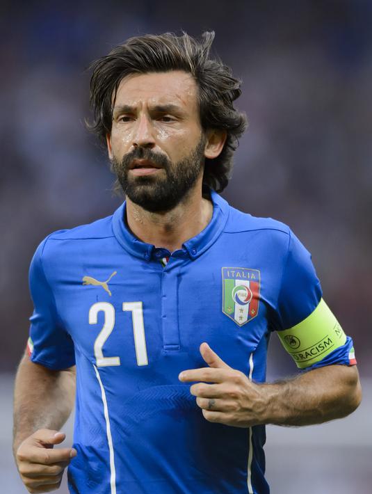 6. Andrea Pirlo - Mantan pemain AC Milan ini adalah salah satu Maestro sepakbola handal di dunia. Pemain ini terkenal cerdas, sehingga rekan setimnya sangat terbantu dengan irama yang diciptakan Andrea. (AFP/fabrice Coffrini)