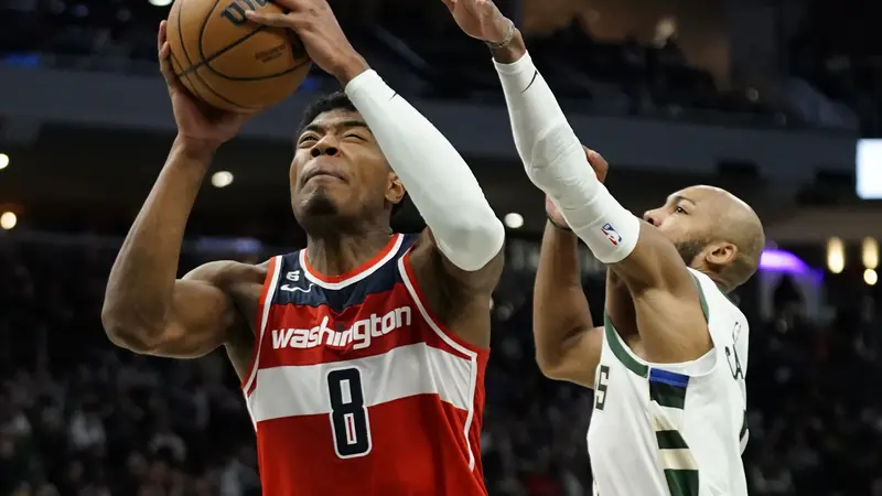 Pemain Jepang Rui Hachimura (no 8) tampil gemilang saat Wizards menghajar Bucks di lanjutan NBA 2022/2023