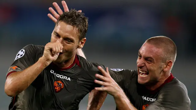 FOTO: Perjalanan Penuh Kesetian Francesco Totti Bersama Roma