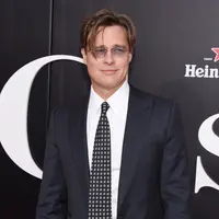 “Saya sudah berhenti merokok. Hanya demi anak-anak saya rela melakukan ini. Hanya itu. Selesai,” ucap Pitt saat diwawancarai di salah satu media. (AFP/Bintang.com)