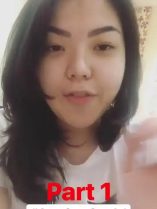 Kejadian itu bukan kali pertamanya dialami oleh penyanyi cilik dengan lagu Bolo-Bolo itu. Saat itu, ia tak bisa menikmati makanan di sebuah restoran di lantai 40 dengan alasan sama. (Instagram/tinatoon101)