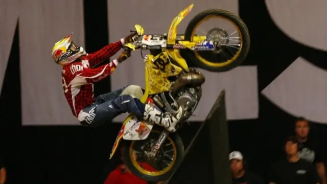 Travis Pastrana double backflipe