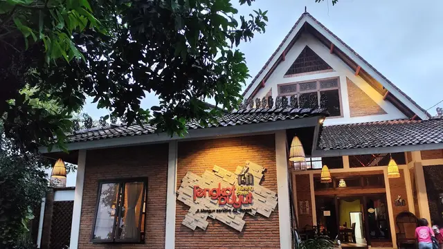 10 Rekomendasi Tempat Makan Enak di Dekat Pelabuhan Kartini Jepara 2025