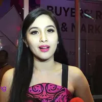 Sandra Dewi kagum dengan produk lokal dari Indonesia. Salah satunya adalah kain batik, di tempat Sandra Dewi bekerja, ia melakukan kerjasama dengan desainer Jepang untuk mengembangkan kain batik Indonesia.