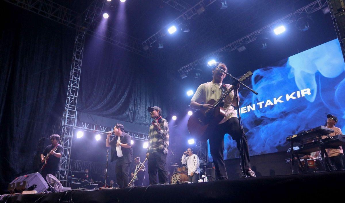 <b>"Terima kasih buat KLBB yang menghadirkan kita," ungkap Bagus, sang vokalis.</b><br>