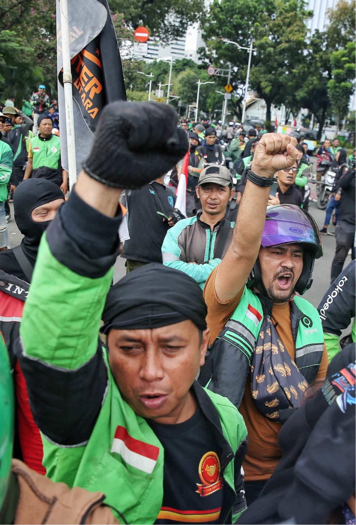 Demo ojol di Patung Kuda