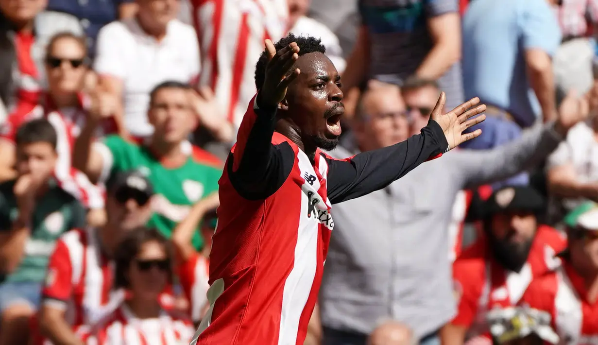 5. Inaki Williams (Athletic Bilbao) - Pemain ini pernah dikaitkan dengan Setan Merah. Namun kepindahan itu tak pernah terjadi karena Bilbao mengikatnya dengan kontrak panjang yaitu 10 tahun. Di gim FIFA 20 ia memiliki kecepatan 94. (AFP/Cesar Manso)