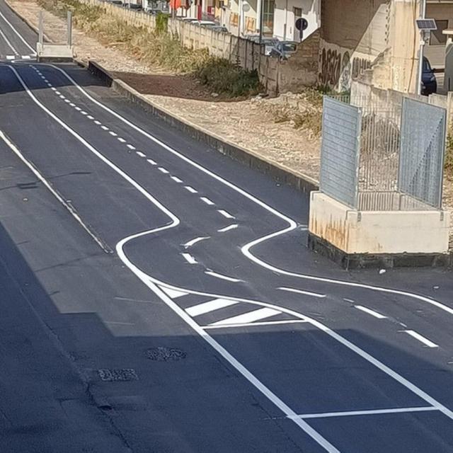 6 Potret Salah Pasang di Tempat Umum Ini Bikin Geleng Kepala