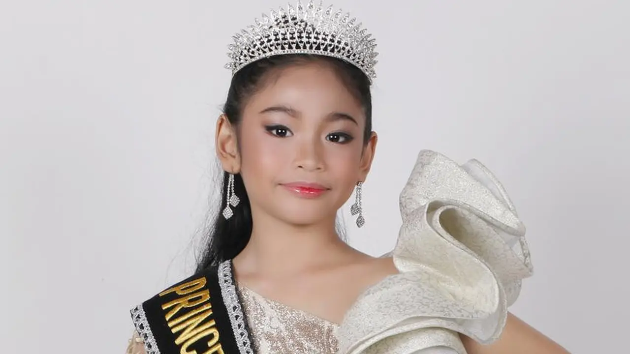Model cilik Cahaya Varisha Lesmana (Sasha)