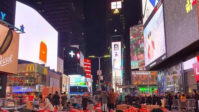 World's Big Sleep Out di New York. Hal ini merupakan kampanye mereka dalam menggalang dana bagi kaum tuna wisma. (Source: Instagram/ @worldsbigsleepout)