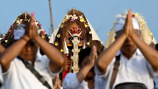 Jelang Hari Raya Nyepi, Masyarakat Bali Jalani Upacara Melasti