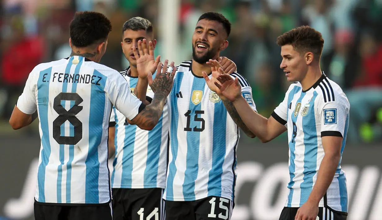Tiga gol Argentina dicetak oleh Enzo Fernendez pada menit ke-31, Nicolas Tagliafico pada menit ke-42, dan Nicolas Gonzalez pada menit ke-83. (AP Photo/Gaston Brito)