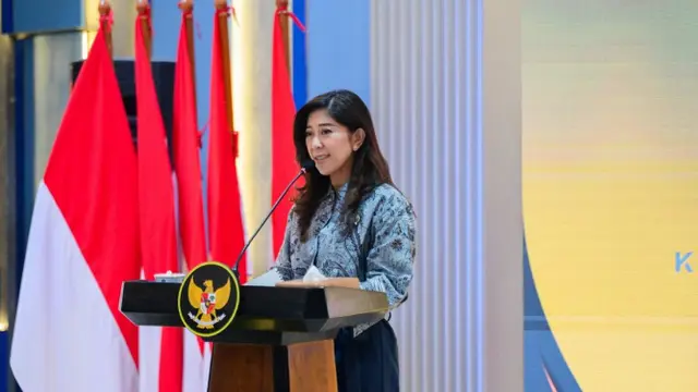Menkomdigi Meutya Hafid memberikan sambutan saat menghadiri MOU dan PKS dengan Kementerian Pelindungan Pekerja Migran Indonesia/BP2MI RI di Kantor BP2MI, Jakarta, Senin (15/12/2025).