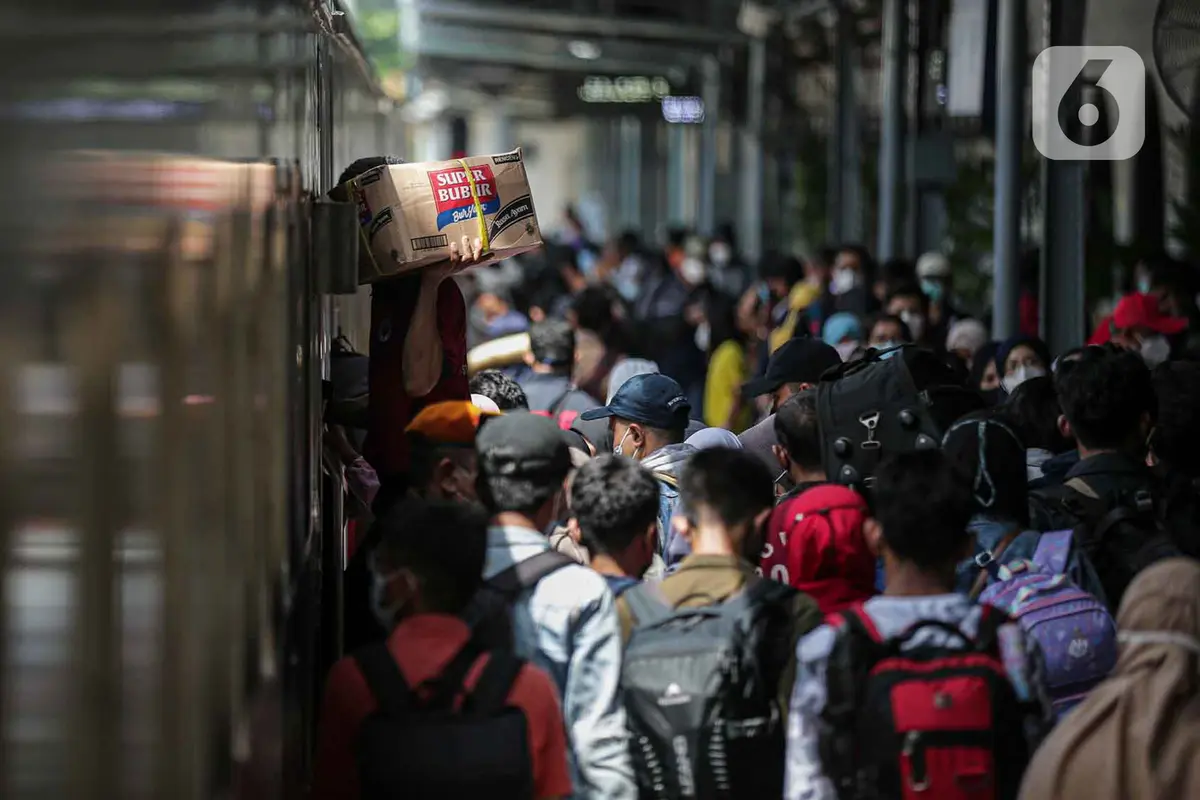 Peningkatan Arus Mudik Lebaran 2022 di Stasiun Pasar Senen