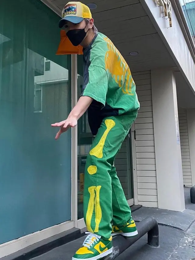 8 Potret Gaya Hypebeast Taeyong, Personel NCT Paling Modis yang Berulang Tahun Hari Ini