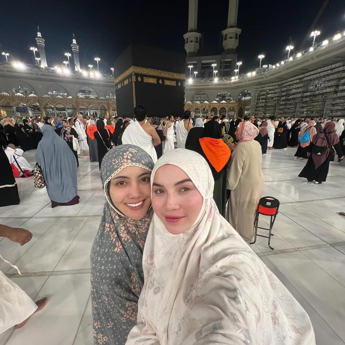 Momen Spesial Elina Joerg di Makkah, Rayakan Ulang Tahun dengan Ibadah Umrah