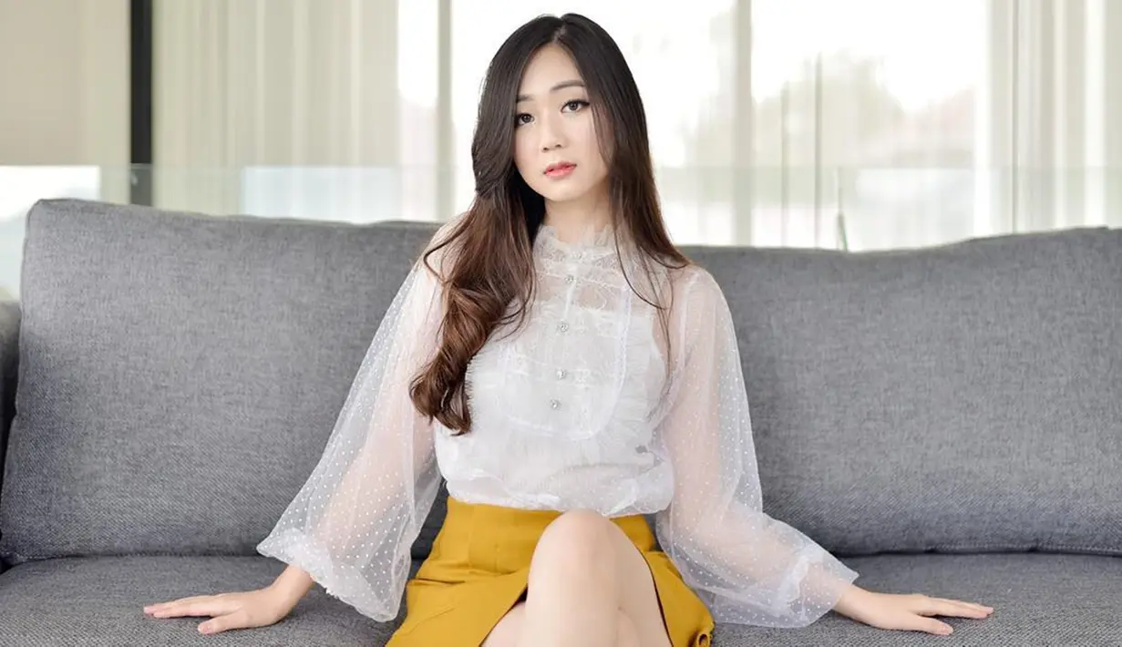 Pemilik nama lengkap Patricia Cynthian Sunartio mulai tertarik menjadi beauty vlogger setelah bertemu vlogger Michelle Phan, kemudian terinspirasi ingin membuat video seperti Michelle. (Liputan6.com/IG/@cynthiansunartio)