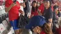 Terinspirasi Suporter Jepang, Fans Timnas Indonesia Bersihkan Sampah di GBK Usai Laga Lawan Arab Saudi