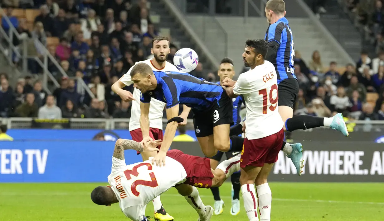 Berkat hasil ini AS Roma berhak naik ke peringkat empat klasemen sementara Serie A, sementara Inter Milan harus rela tertahan di peringkat delapan. (AP/Luca Bruno)