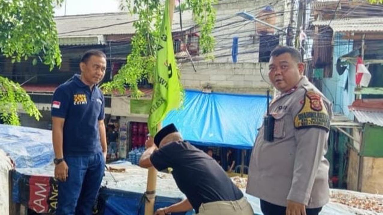 Razia Polisi, Bendera-Bendera Ormas Diturunkan di Tanah Abang