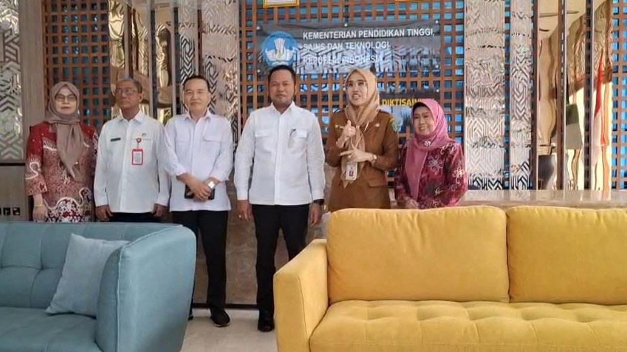 Gubernur Kalimantan Timur Dr. H. Rudy Mas’ud (Harum) bertemu Menteri Pendidikan Tinggi, Sains dan Teknologi, Prof. Brian Yuliarto