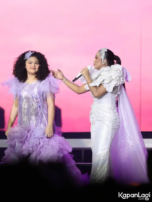 <p>Krisdayanti dan Amora Lemos (Budy Santoso/KapanLagi.com)</p>