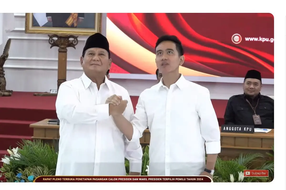Prabowo Subianto bersama Gibran Rakabuming Raka usai menyampaikan pidato perdana setelah resmi ditetapkan Komisi Pemilihan Umum Republik Indonesia (KPU RI) sebagai Presiden dan Wakil Presiden Terpilih 2024.