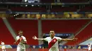 Gelandang Peru, Yoshimar Yotun berselebrasi usai mencetak gol ke gawang Kolombia pada pertandingan juara ketiga Copa America 2021 di Stadion Nasional Brasilia, Brasil, Sabtu (10/7/2021). Kolombia menang dramatis 3-2 atas Peru. (AP Photo/Andre Penner)