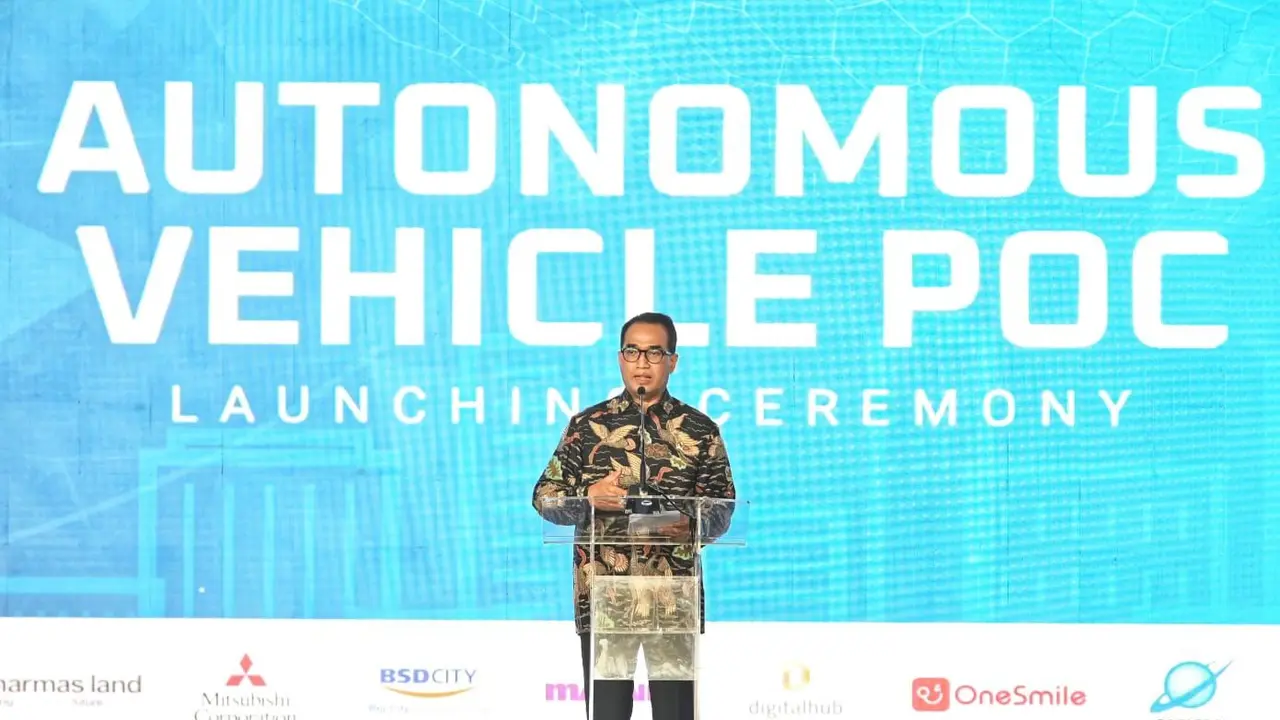 Menteri Perhubungan Budi Karya Sumadi resmikan uji coba kendaraan listrik otonom pertama di Indonesia, di Qbig BSD, Kabupaten Tangerang, Jumat (20/5/2022). (Dok Kemenhub)