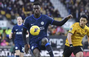 Napoli Kepincut Benoit Badiashile, Chelsea Pasang Syarat Transfer