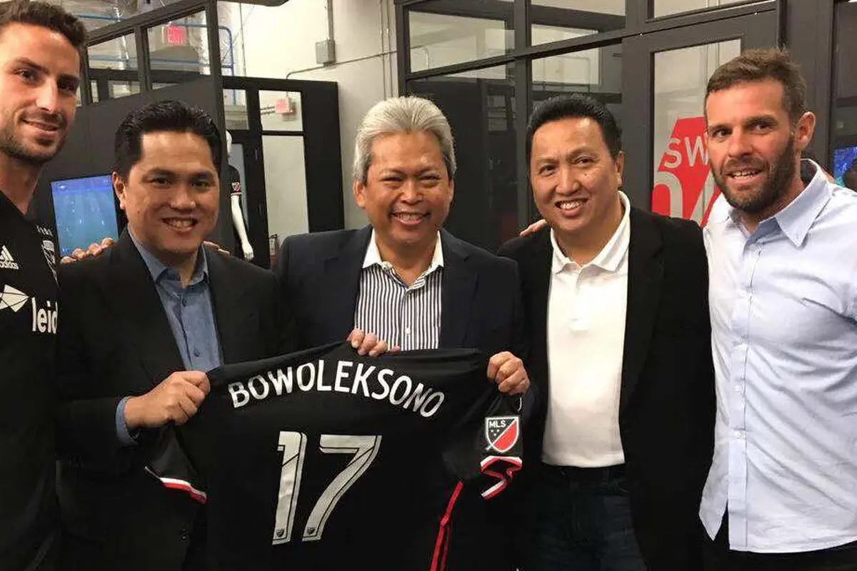 Pemilik DC United Erick Thohir (kedua dari kiri / Istimewa)