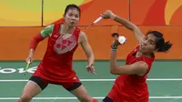 Pasangan Indonesia, Greysia Polii/Nitya Krishinda Maheswari, kalah dari wakil China, Tang Yuanting/Yu Yang, pada perempat final Olimpiade 2016 di Rio de Janeiro, Brasil, Senin (14/8/2016). (Reuters/Marcelo Del Pozo)