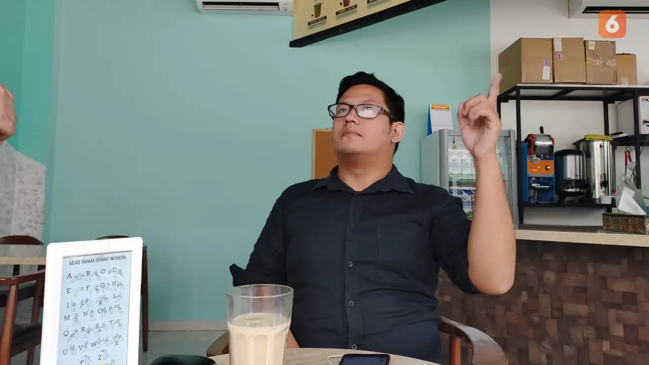 Andhika Pratama Juru Bahasa Isyarat