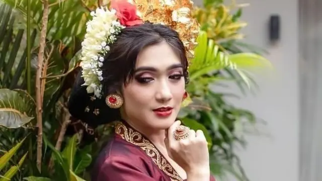 Aksinya Tampil di TV Disebut Aneh, Ini 5 Kontroversi Revi Mariska yang Jadi Sorotan