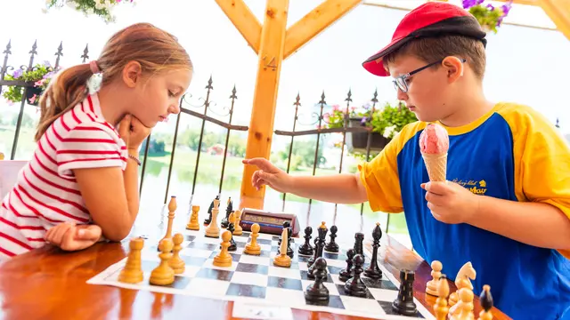 Catur tak hanya dimainkan oleh orang dewasa saja