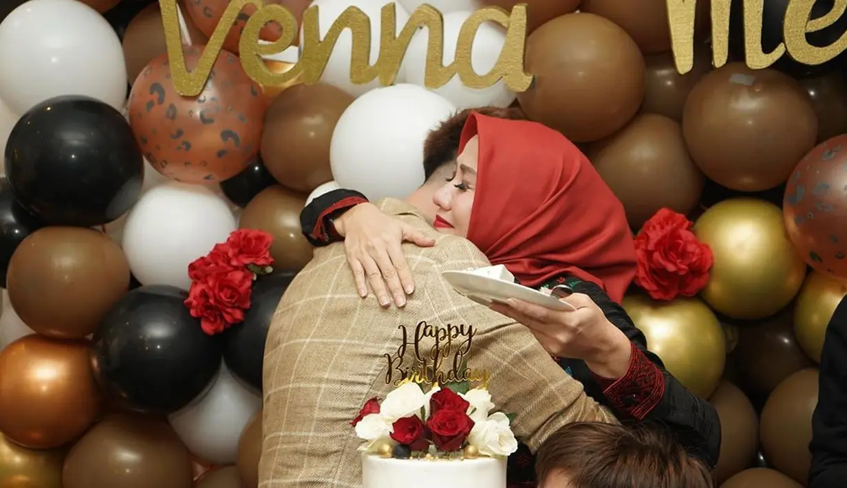 Aktor tampan ini juga menuliskan bahwa segala yang membuat ibunya bahagia pun menjadi kebahagiaan untuk Verrell. Merasa belum bisa menjadi seorang anak yang sempurna, namun Verrell berjanji untuk selalu melakukan yang terbaik. (Instagram/bramastavrl)