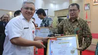 Penghargaan diserahkan oleh Asisten Administrasi Umum Provinsi Banten Syamsir Alam dan diterima langsung oleh Sekertaris Daerah Kota Tangerang, Dadi Budaeri.