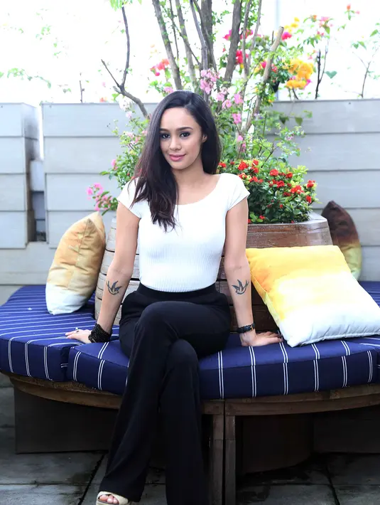 Saat itu juga, perempuan yang tidak lancar berbahasa Indonesia itu meminta naskah skenario untuk dihafalkan. (Nurwahyunan/Bintang.com)