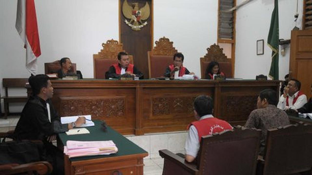 Hakim umroh, sidang tuntutan admin TrioMacan2000 ditunda Senin depan