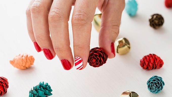 Sambut Natal  dengan Warna Kuku  Merah Menyala Beauty 