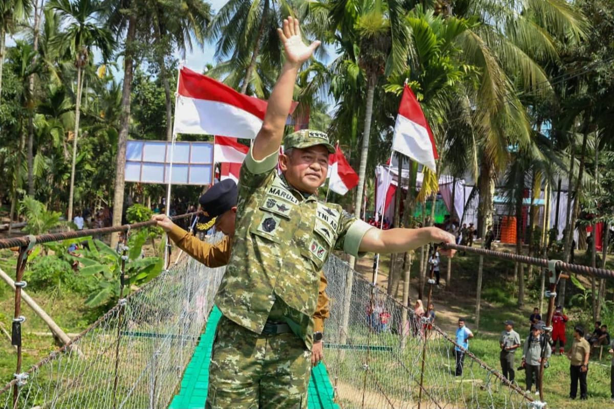 FOTO: Kasad Resmikan Jembatan Gantung Garuda di Aceh